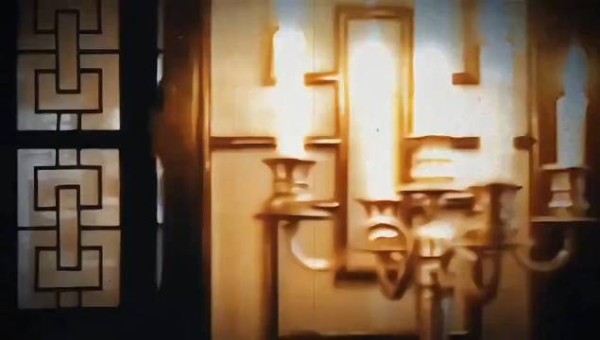 “年轻的时候不要到四川去,那的青年男女风流的很!”