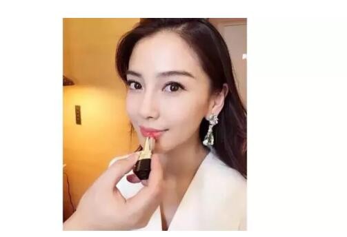 网红做产品、网红推广、明星代言，本质上都是流量转嫁和变现