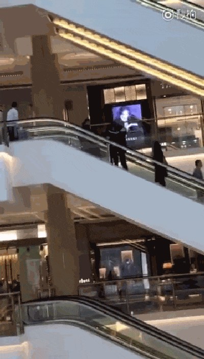 微博热搜又见尴尬：继吴昕之后，孙怡范冰冰竟也被网友骂！