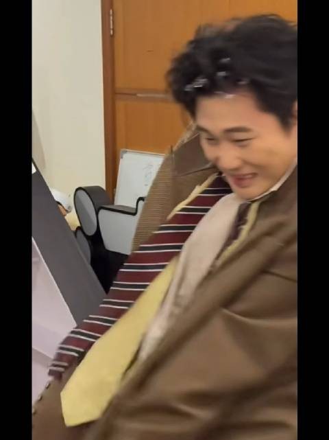 我说怎么感觉从哪里见过 原来是普通僵尸吃大蒜吗