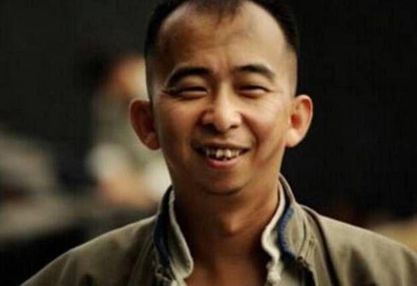 他是出了名的“丑角”，但他另一个身份更牛，却无人知!！