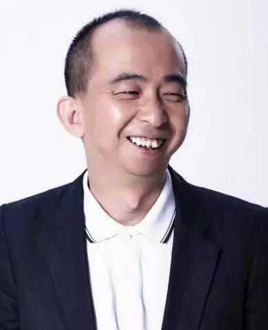 他是出了名的“丑角”，但他另一个身份更牛，却无人知!！
