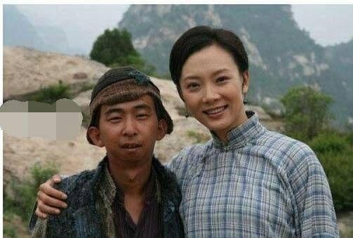 他是出了名的“丑角”，但他另一个身份更牛，却无人知!！