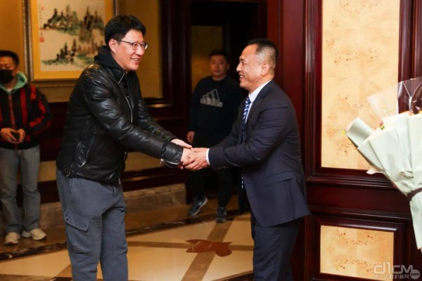 萨丁控股签约著名影视明星于震为品牌形象代言人
