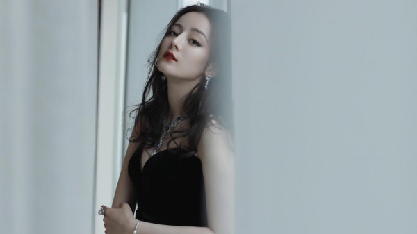 揭秘，11月4日明星背后的故事与人生轨迹