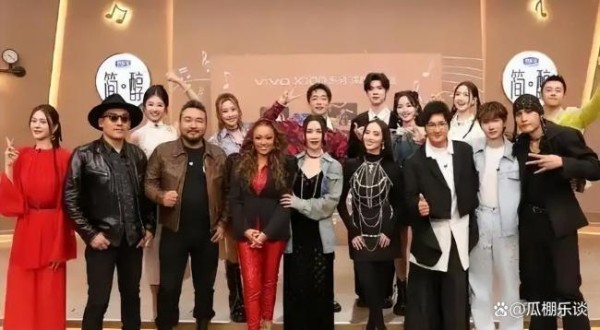 孟美岐报名参加《歌手2025》 事业翻盘最后机会