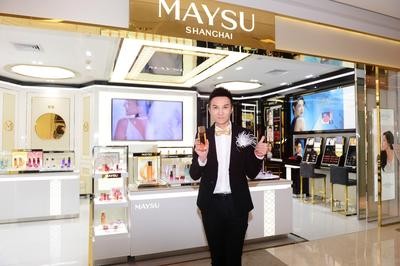 国内知名美容专家尼可老师亲赴南京到访美素化妆品专柜