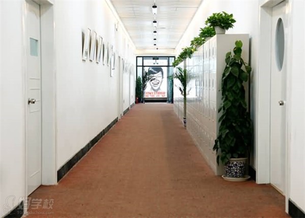 北影教学区教室走廊