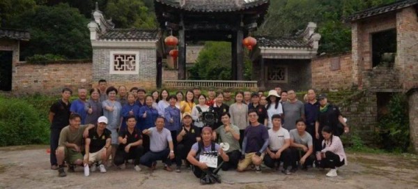 赣县一退休老师与国内一线明星合作拍电影！