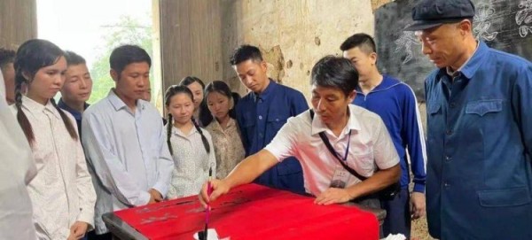 赣县一退休老师与国内一线明星合作拍电影！