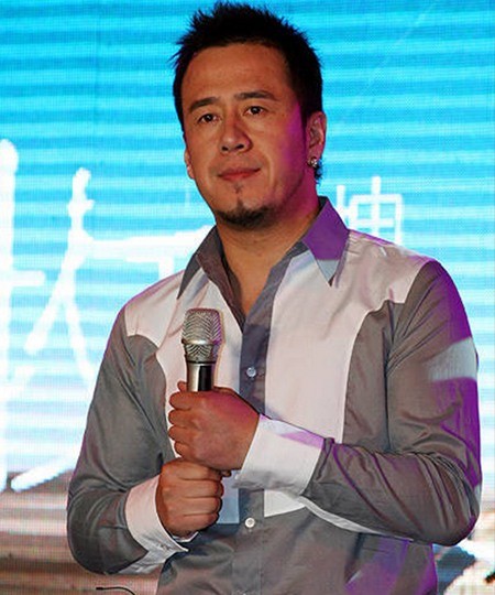 杨坤单人配图