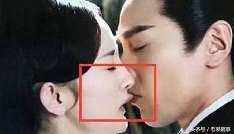 女星拍吻戏安全妙招，迪丽热巴用卡她用保鲜膜，但我只服杨幂