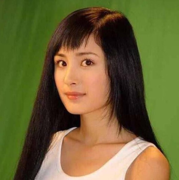 当红女明星的早期出道照：杨幂早期青涩，张檬早期惊艳，戚薇爱了