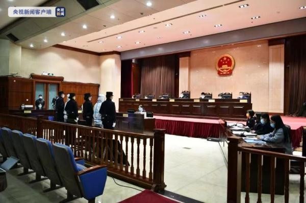 因向粉丝出售明星信息，两航空公司客服人员获刑