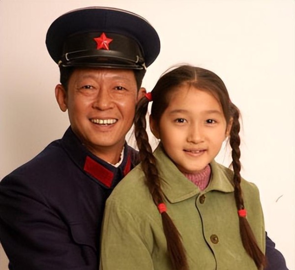 关晓彤背后的家庭力量：成功的秘密揭晓！