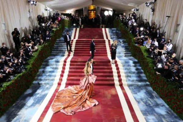 Jennie第三次参加MetGala