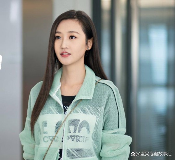 成为绿茶女星我手撕作妖女，拳打死装男，顺便撩个帅气导演