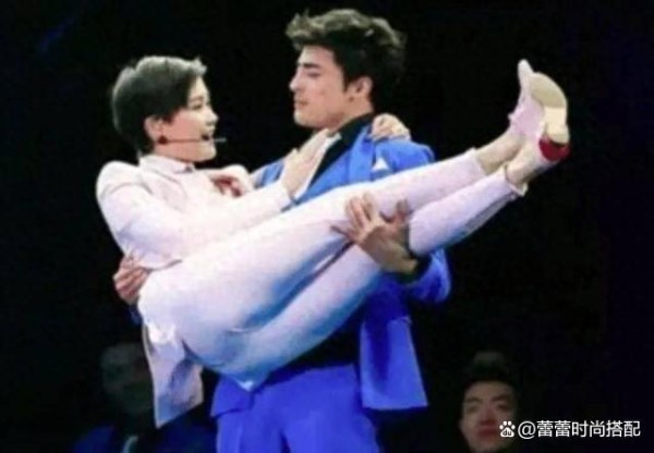 从“春哥”到时尚icon，李宇春的穿搭变迁