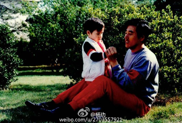 杨玏儿时和父亲杨立新