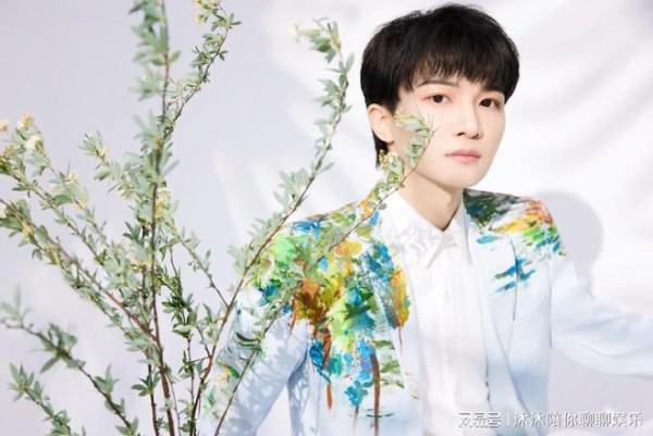 周深喜欢反复打磨歌曲！制作人荒井谈水姻缘，精益求精了解下？