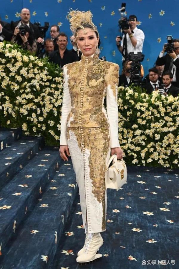 MetGala 邓文迪母女闪耀红毯