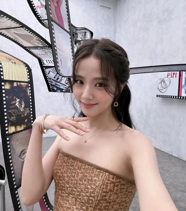 BLACKPINK Jisoo 透露她的成长经历以及这对她的 YG 娱乐培训有何影响