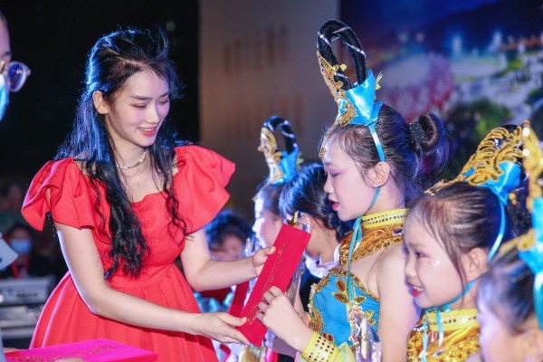 女演员杨慧：讲述自己表演艺术经历故事，和祝福粉丝们