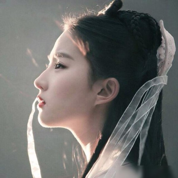 她原本是《仙剑》女主第一人选，却拒演“赵灵儿”，最终成就了她