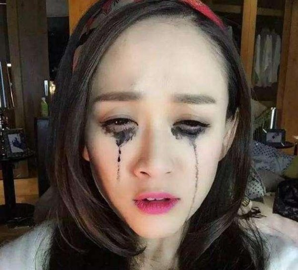 被眼妆坑惨的女星：杨幂千层褶，章子怡睫毛掉一半，张靓颖最尴尬