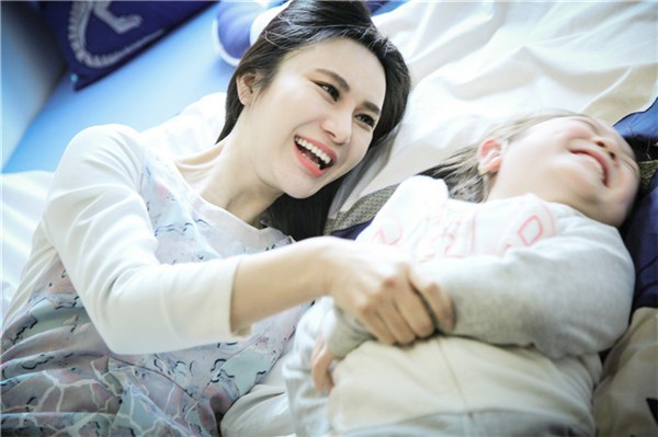 IMM尹默携手尚雯婕演绎时尚剧《女王驾到之绯闻女王》