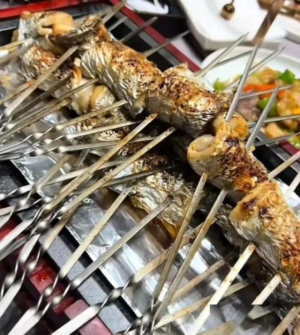 黄晓明和陈梦聚餐 家庭温馨时刻