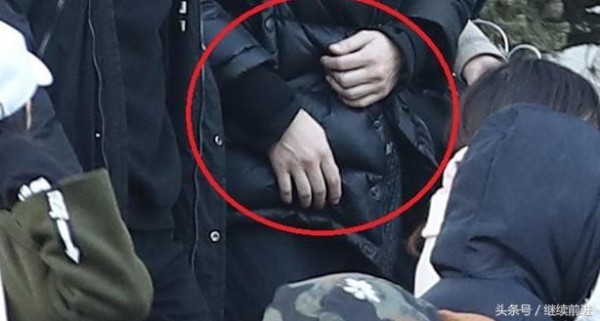 贾乃亮参加春晚彩排，手上的结婚戒指不见了，难道真有事