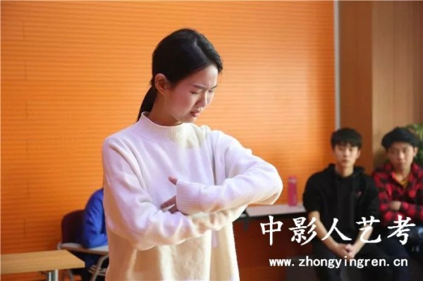 演员如何在舞台上塑造人物形象