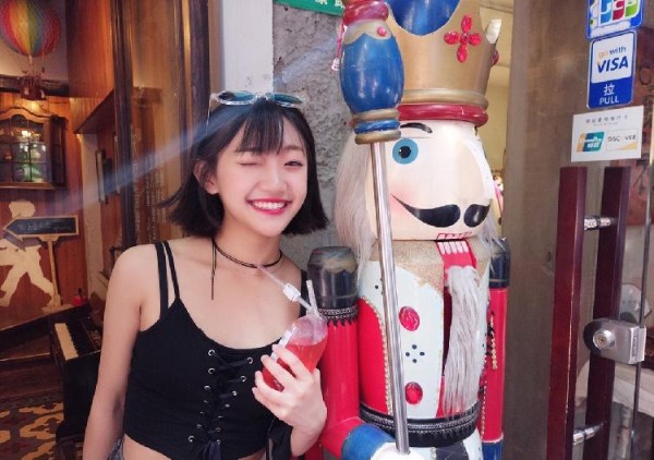 美少女代古拉k真实颜值曝光，网友称恋爱了