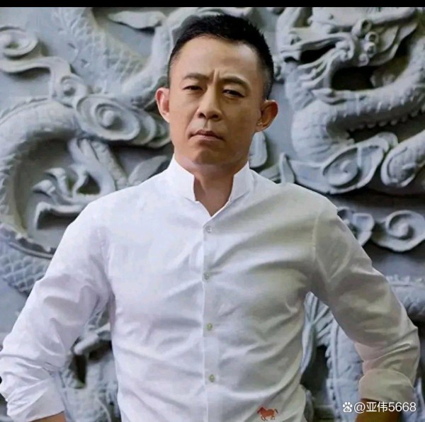 侯勇与他的优雅女主人：生活的艺术与优雅的传承