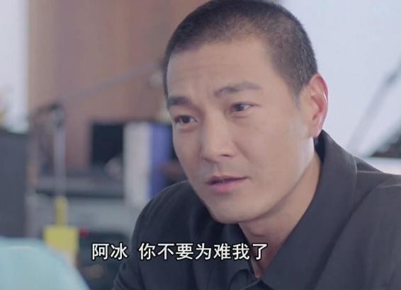 与成龙决裂过，他如今戏份被删掉，找朋友看尴尬无比