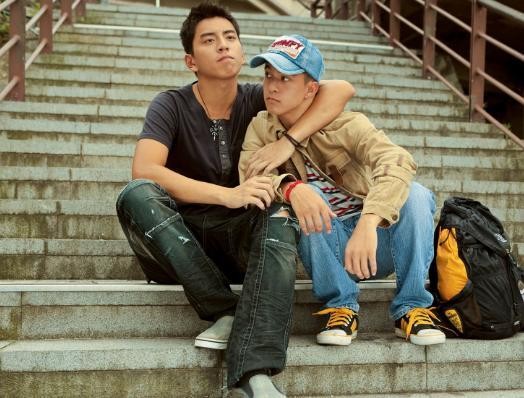 与成龙决裂过，他如今戏份被删掉，找朋友看尴尬无比
