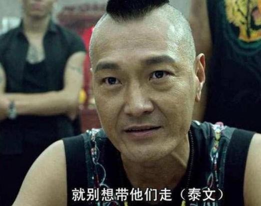 与成龙决裂过，他如今戏份被删掉，找朋友看尴尬无比