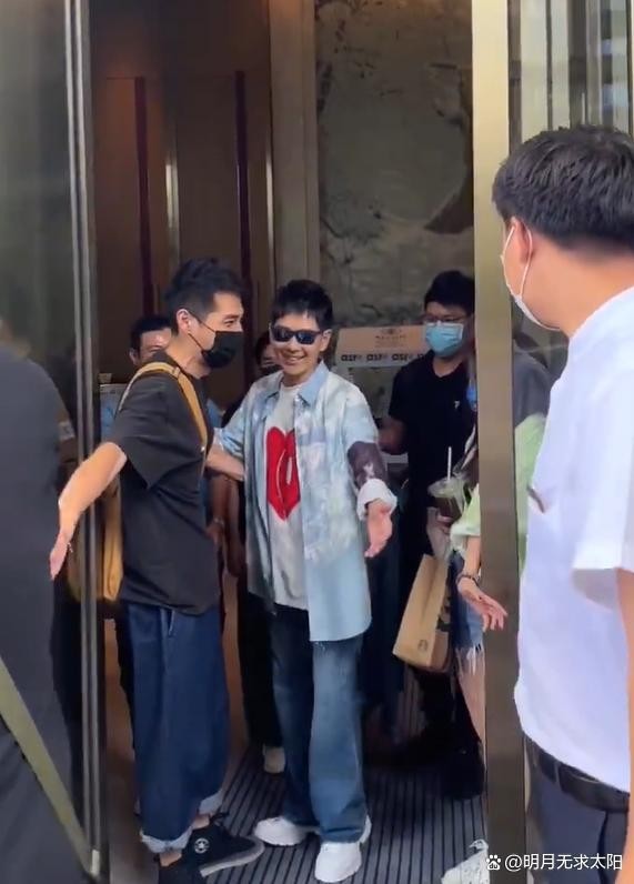 蓝正龙被曝离婚后现身《披荆斩棘》录制，与林志颖同行状态佳