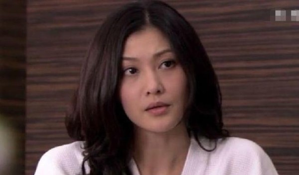 曾经有玉女掌门人之称的她，36岁嫁入豪门，现在生活的幸福甜蜜
