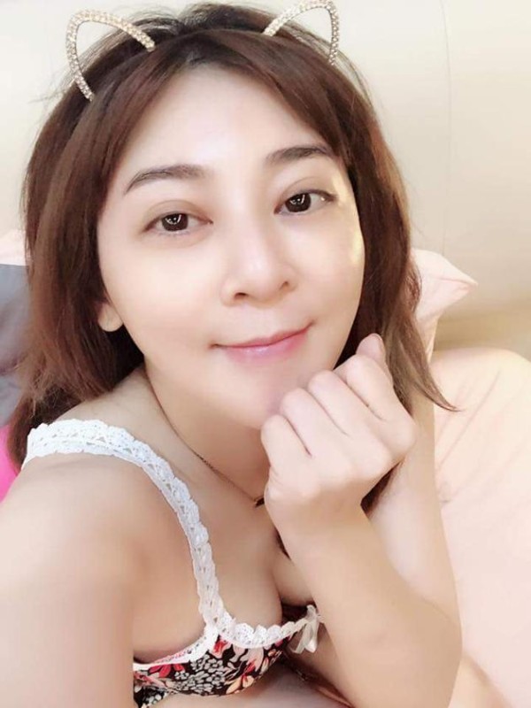 王彩桦深夜与老公甜吻秀恩爱 力破婚变传闻