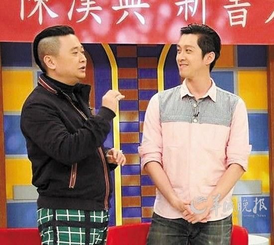 小S下跪6次道歉陈汉典慌忙阻拦 你来我往笑翻全场
