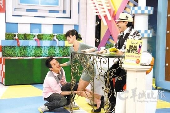 小S下跪6次道歉陈汉典慌忙阻拦 你来我往笑翻全场