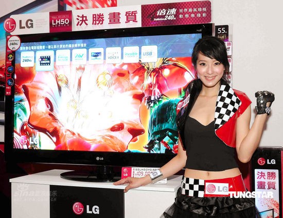 组图:赖雅妍火辣赛车女郎造型代言大方秀美腿