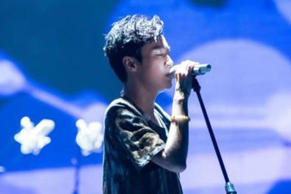 吴青峰为什么那么穷 不以商业为目的人赚钱都不多