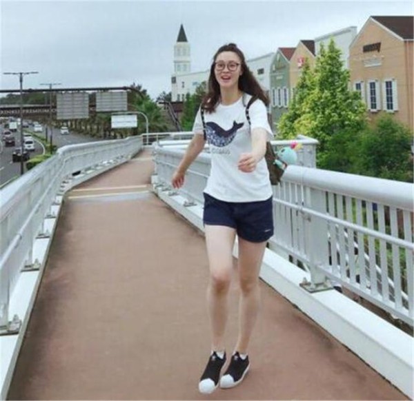 身高192的女排明星惠若琪恋爱了,男友比她矮一截 网友:压力山大