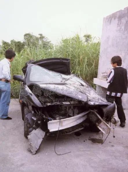 1997年，张雨生车祸现场的老照片，他是乐坛传奇，可惜英年早逝