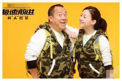 消失4年的曾宝仪现身，素颜下样子大变，与男友如偶像剧般浪漫