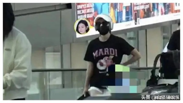 陈妍希儿子接机陈妍希，陈晓依旧缺席，母子两人牵手乘车离去。