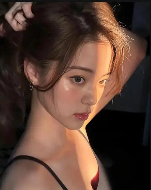 欧阳娜娜：音乐与影视的才女